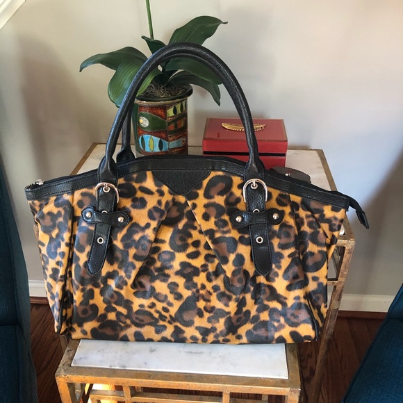 Leopard Print Shoulder Bag With Black Accents